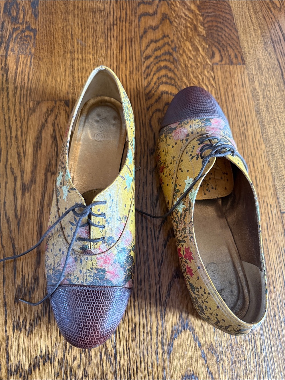 ICON Yellow Floral Lace-Up Oxford with Brown Textured Toe